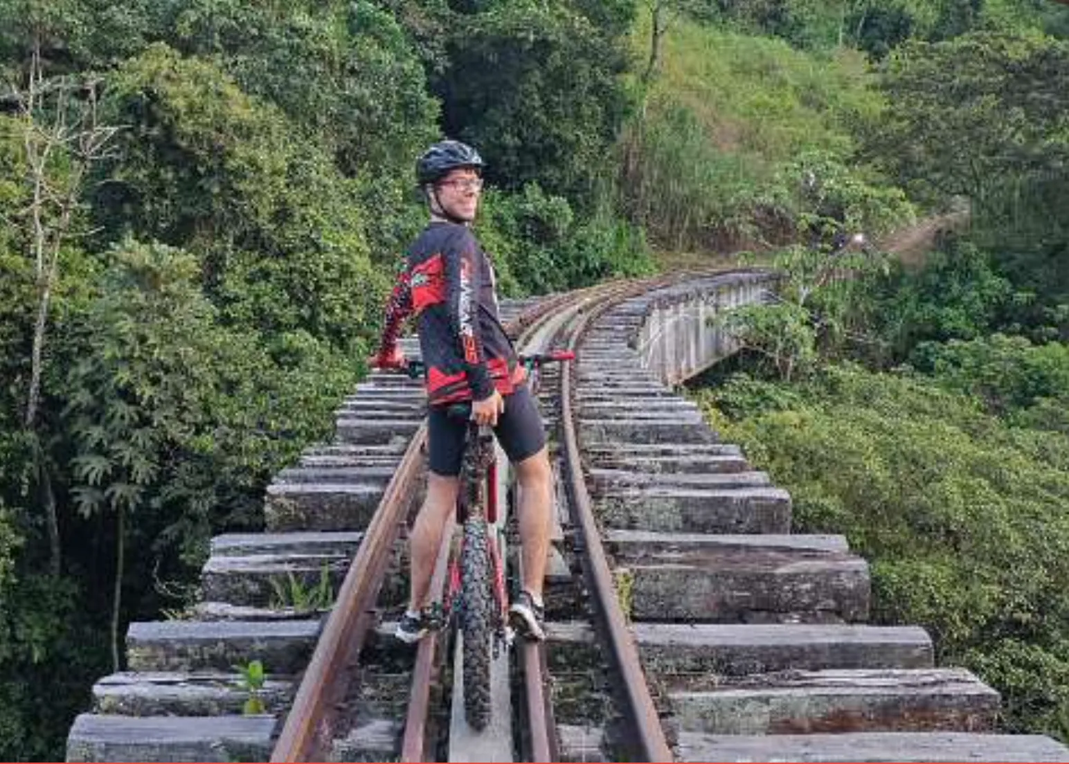 Exploración montañera: bicicleta eléctrica