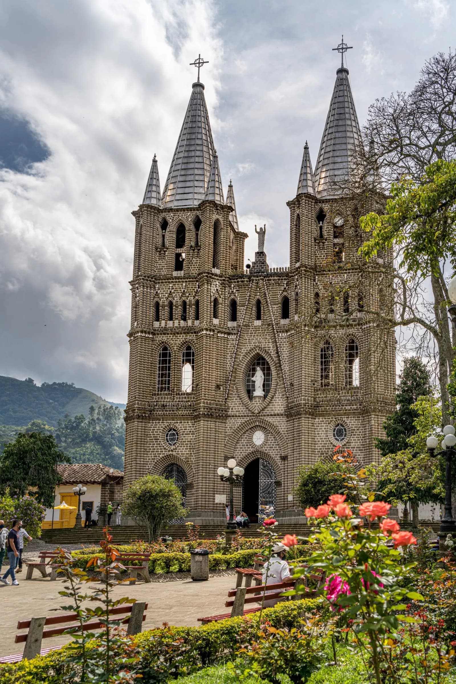 Jardín: entre las tradiciones y las cavernas