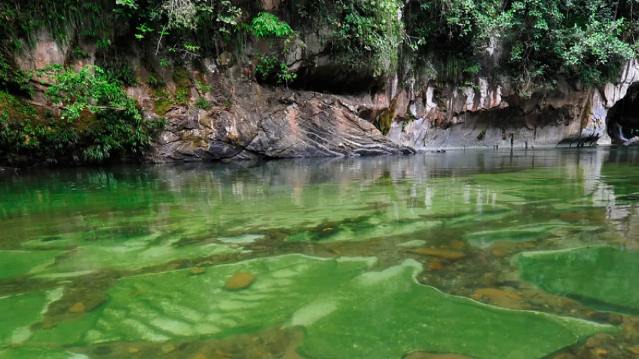 Rio Claro: mármol, cavernas y aventura