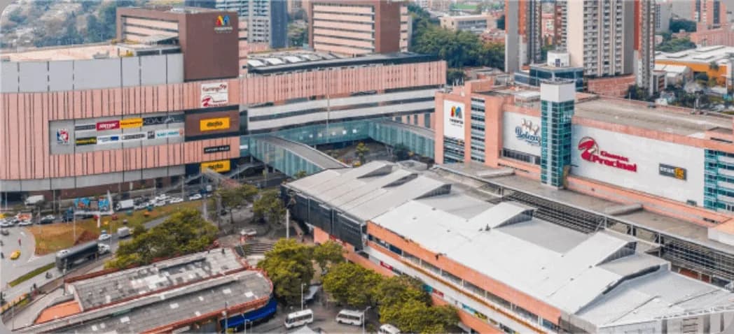Shopping tour: los hilos que tejen la Medellín del siglo 20